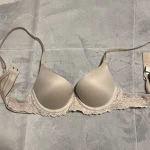 Beige bra with lace underwire (like new)